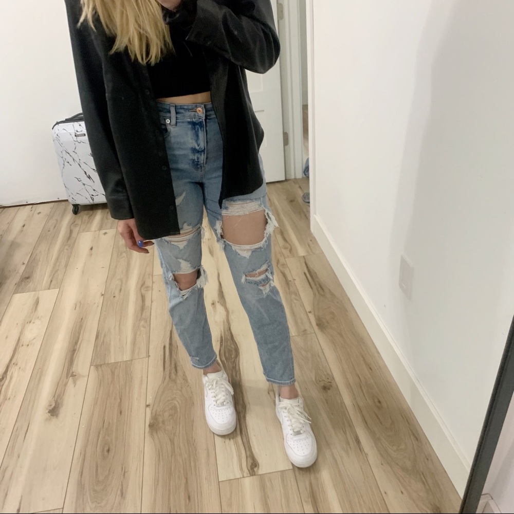 American eagle distressed mom jeans